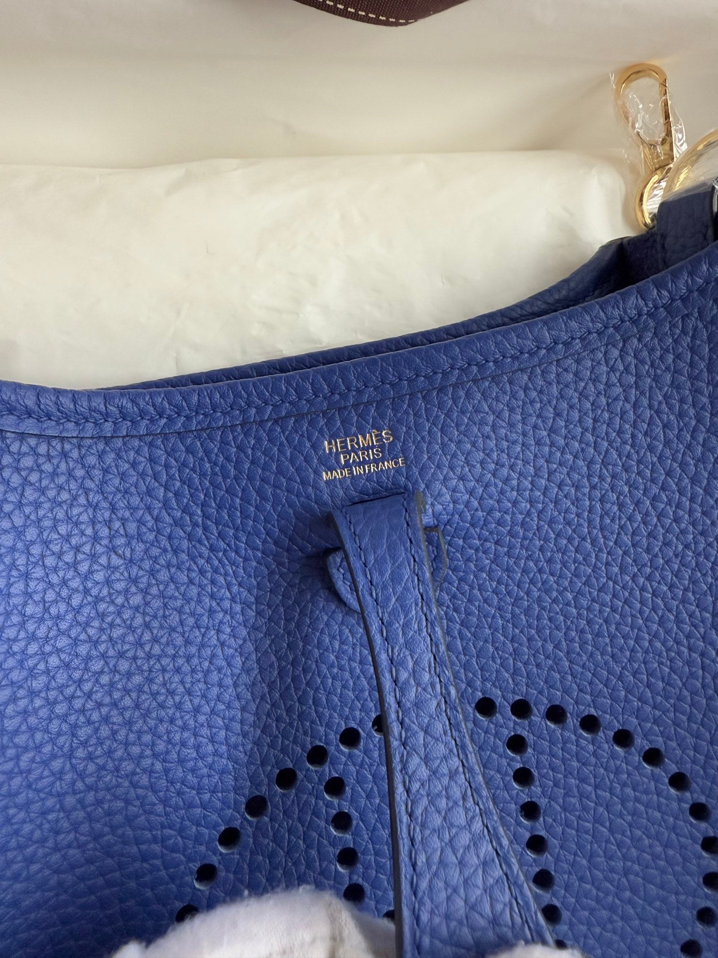 HM 25S EVELYNE 17 CM IN NAVY BLUE COWHIDE WITH GOLD HARDWARE