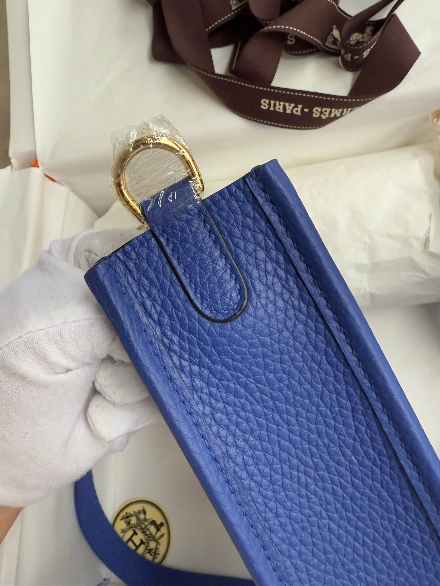 HM 25S EVELYNE 17 CM IN NAVY BLUE COWHIDE WITH GOLD HARDWARE