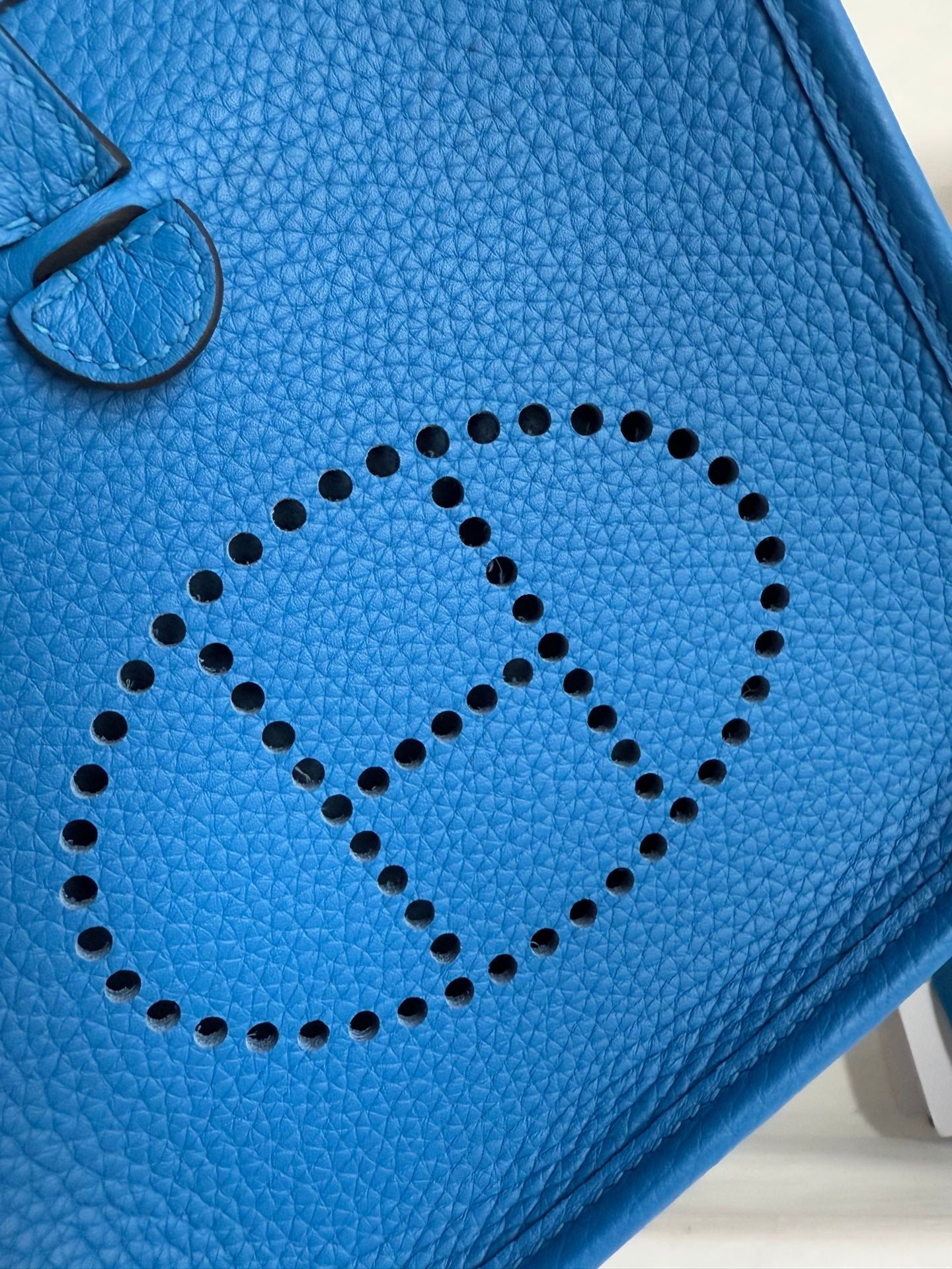 HM 25S EVELYNE 17 CM IN BLUE COWHIDE WITH SILVER HARDWARE