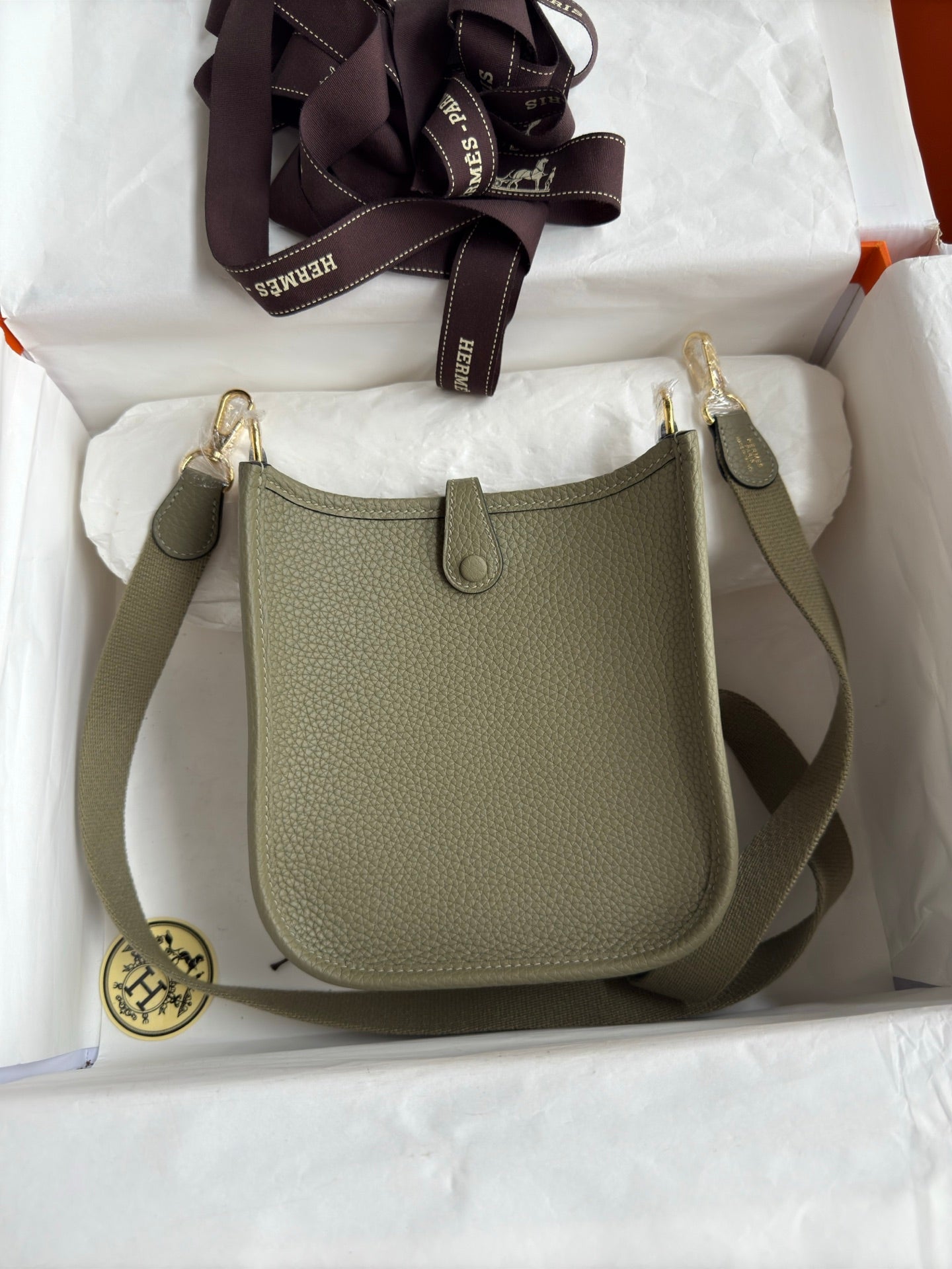 HM 25S EVELYNE 17 CM IN OLIVE GRAY COWHIDE WITH GOLD HARDWARE