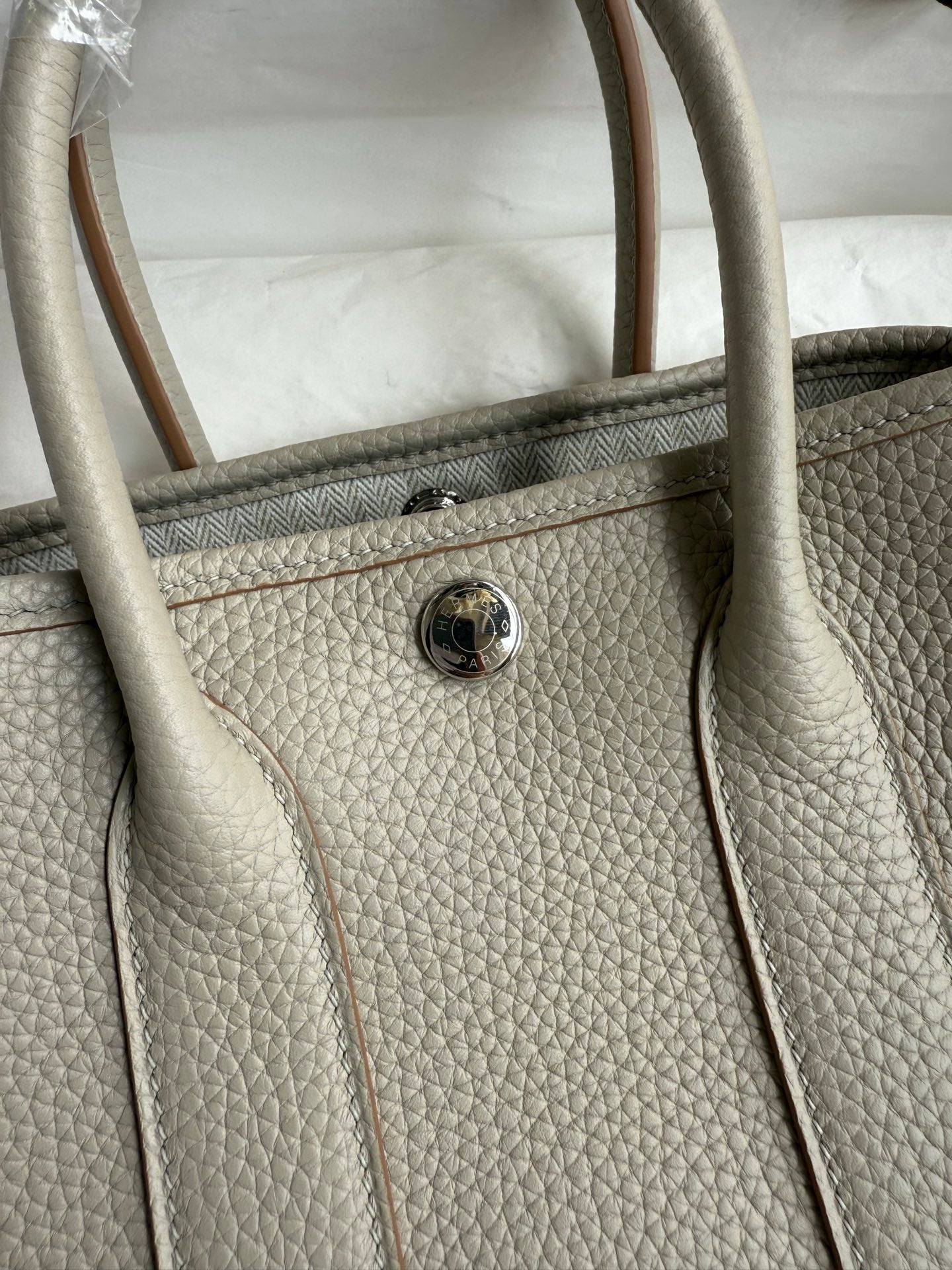 HM 25S GARDEN PARTY 23 CM IN LIGHT BEIGE GRAY TOGO