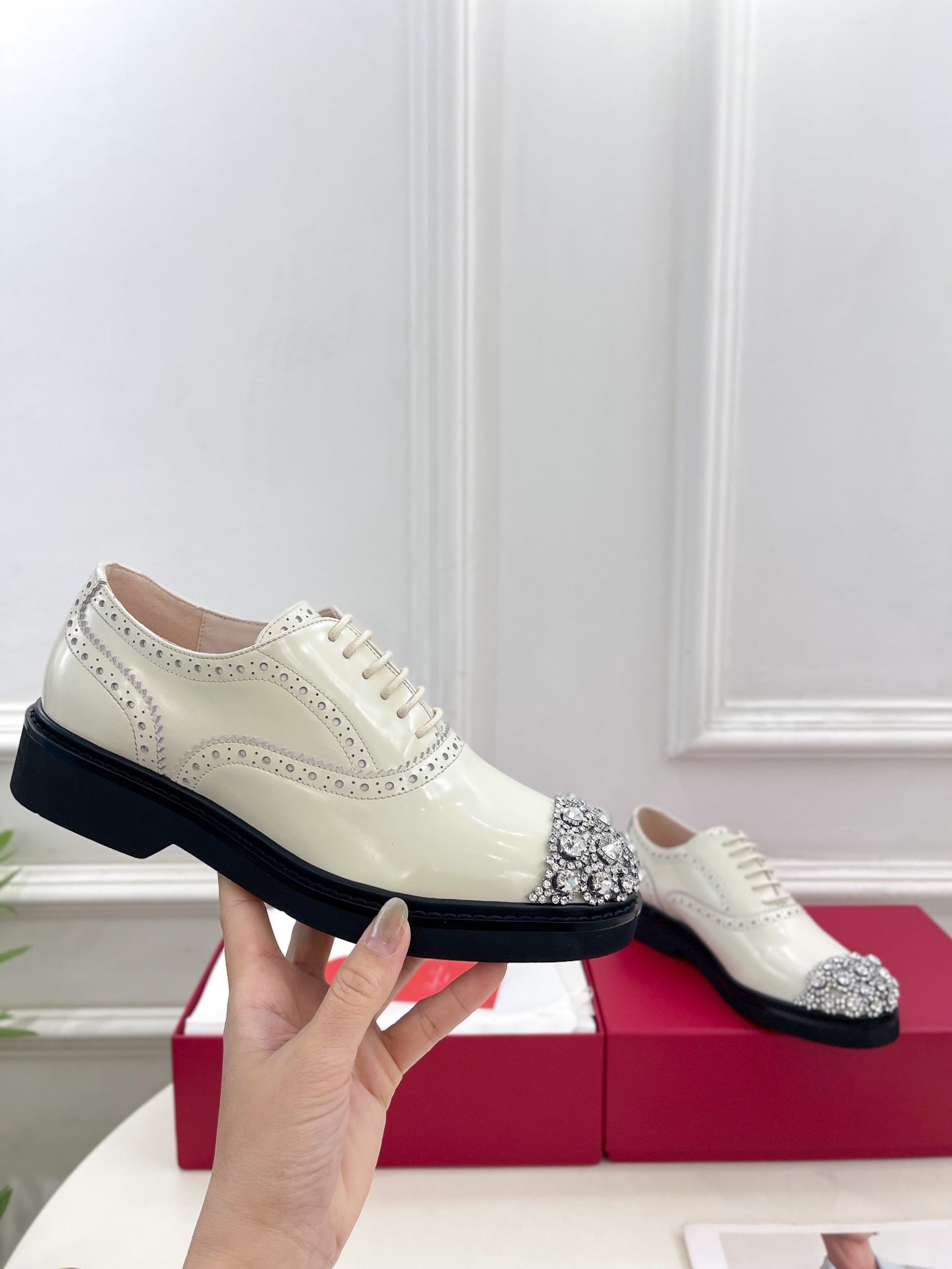 VIV' RANGERS LACE-UPS IN WHITE CALFSKIN