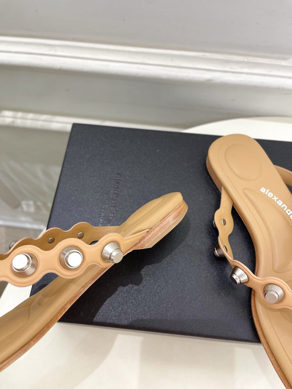 RHODES STUDDED THONG SANDALS IN BROWN CALFSKIN