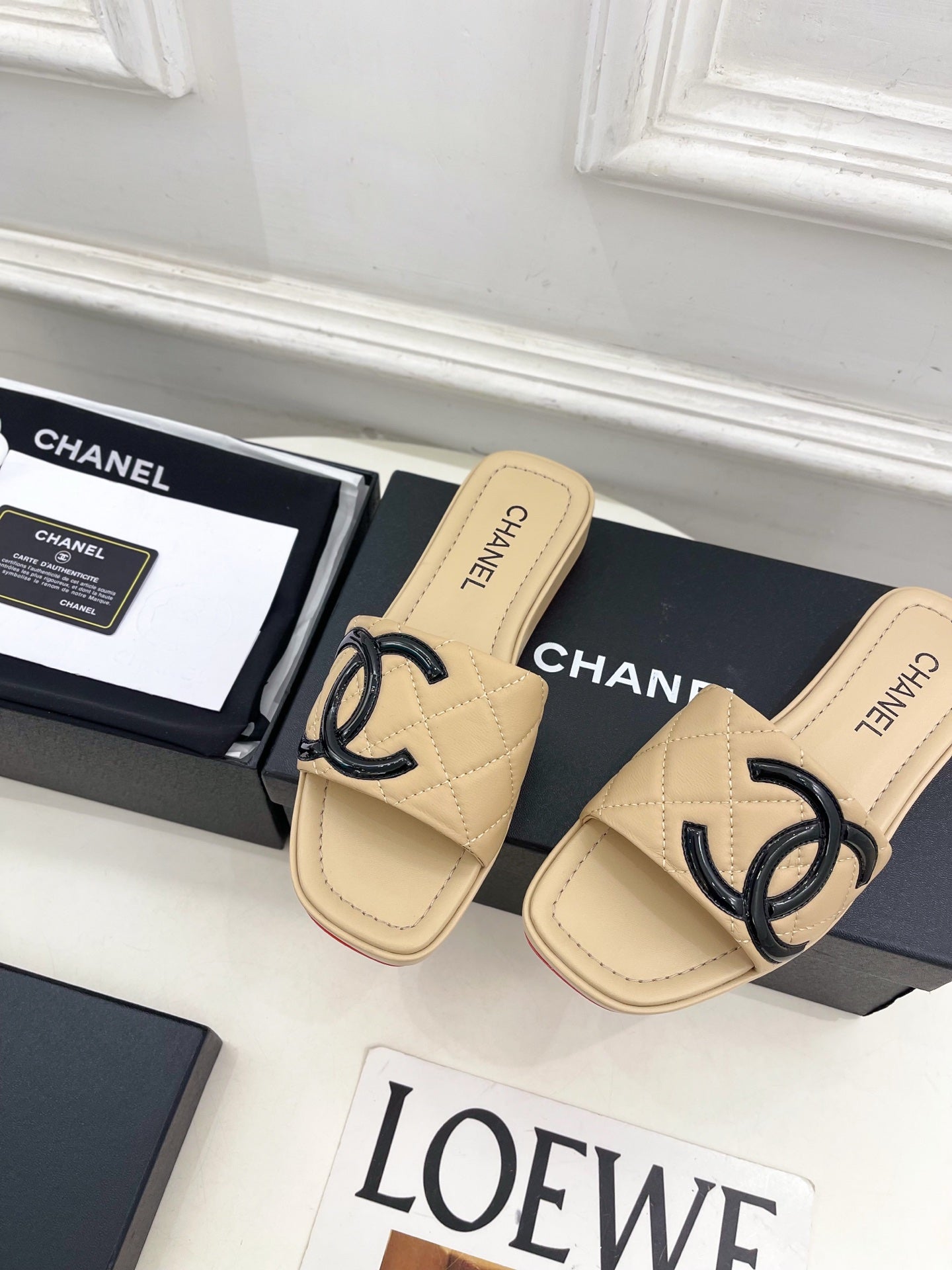 CHANEL 26S FLAT SLIDES IN BEIGE LAMBSKIN WITH BLACK CC LOGO