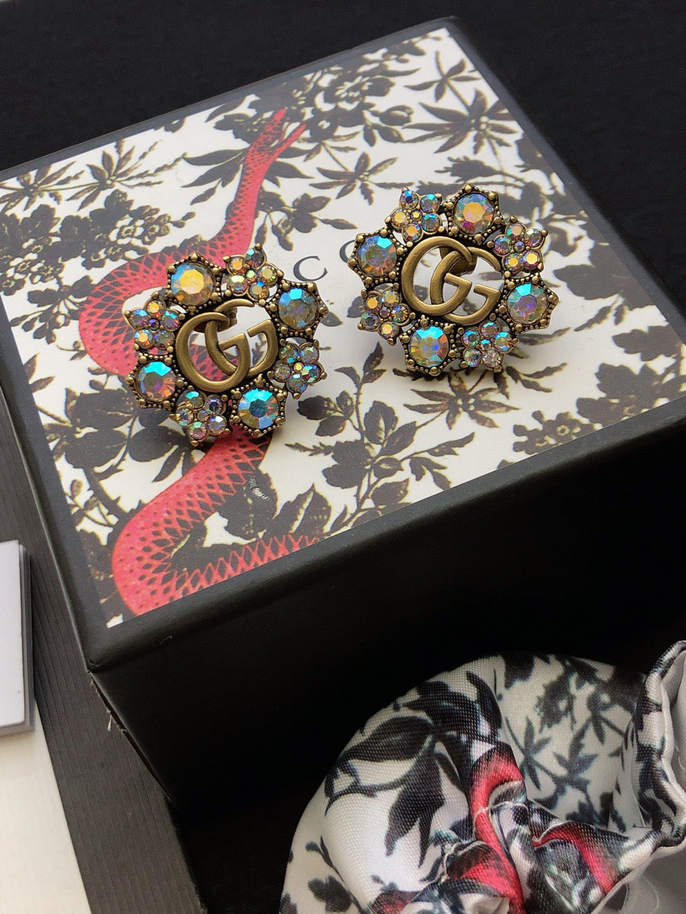 GUCCI 26S DOUBLE G LOGO MULTICOLOR CRYSTAL FLORAL STATEMENT STUD EARRINGS IN AGED GOLD TONE METAL 629028