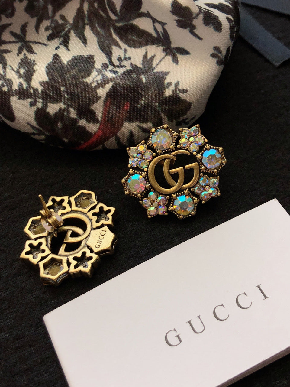GUCCI 26S DOUBLE G LOGO MULTICOLOR CRYSTAL FLORAL STATEMENT STUD EARRINGS IN AGED GOLD TONE METAL 629028