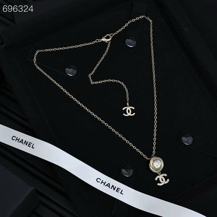 PENDANT NECKLACE IN GOLD TWISTED RIBBED DOUBLE C