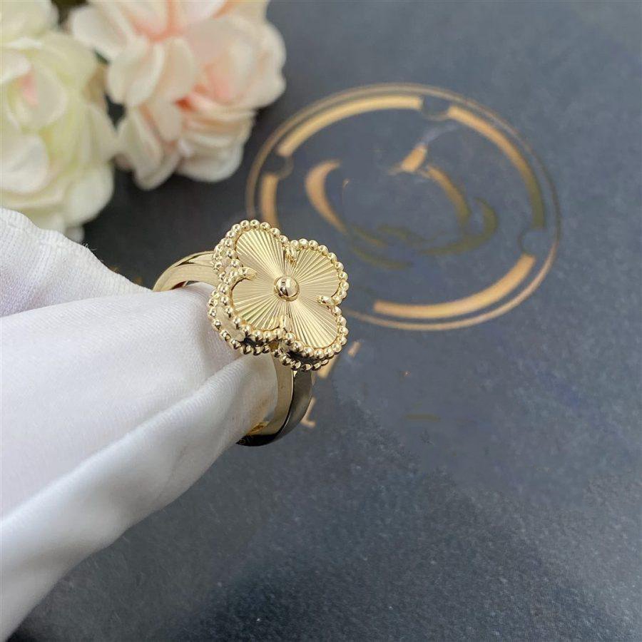 CLOVER GOLD RING