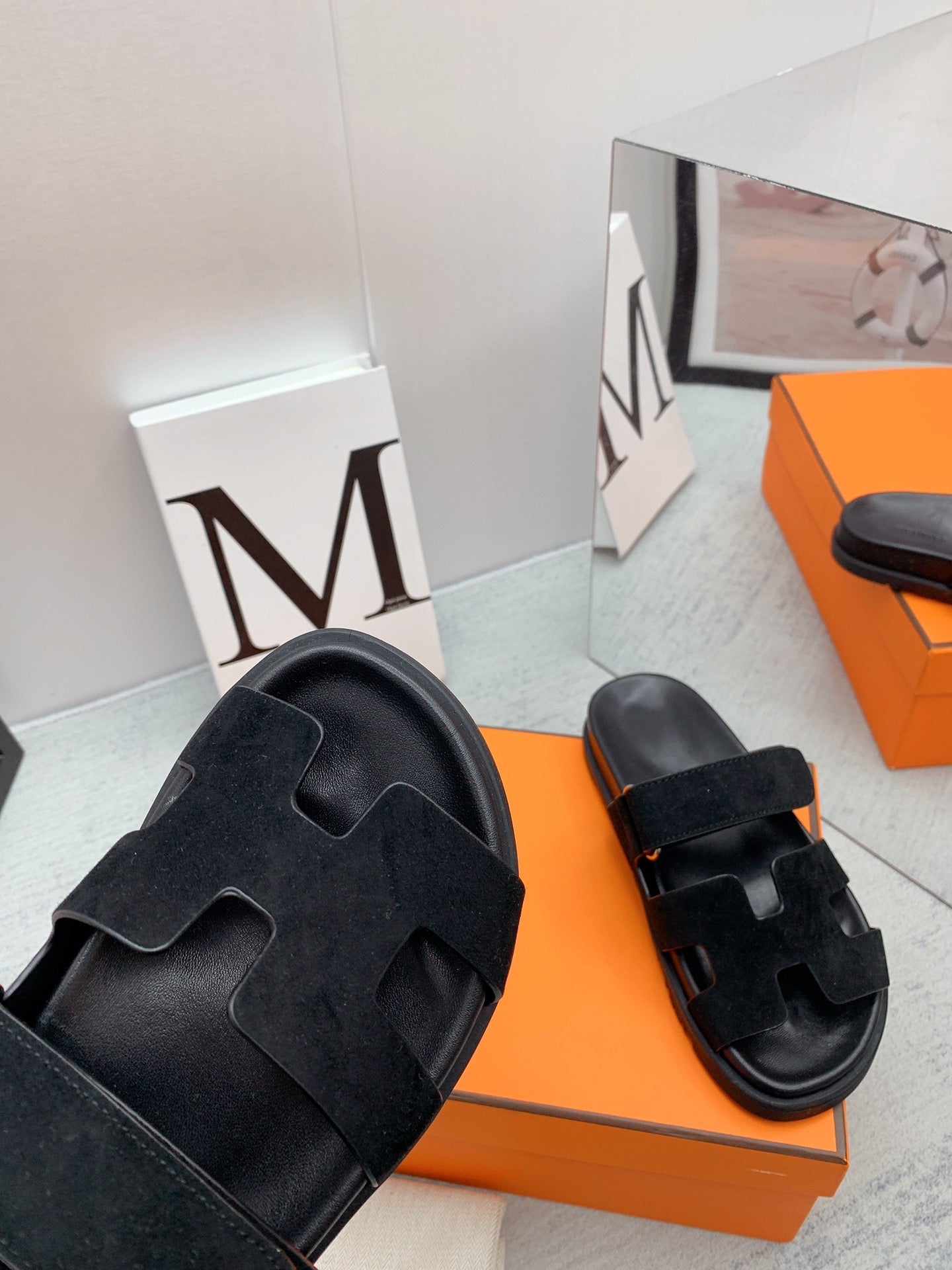 Chypre Sandal Black velvet lining